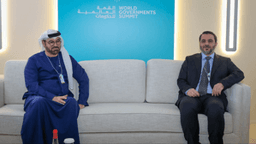 اجتماع جانبي لوزير الخارجية السيد أسعد الشيباني مع وزير شؤون مجلس الوزراء الإماراتي السيد محمد عبد الله القرقاوي 11-2-2025 (1).jpg