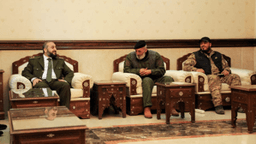 وزارة الدفاع السورية تبدأ بعقد جلسات تنظيمية مع القيادات العسكرية للبدء بعملية انخراط الفصائل في وزارة الدفاع 4-1-2025 (8).jpg
