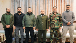 وزارة الدفاع السورية تبدأ بعقد جلسات تنظيمية مع القيادات العسكرية للبدء بعملية انخراط الفصائل في وزارة الدفاع 4-1-2025 (1).jpg