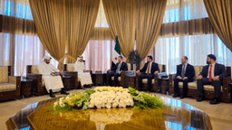 لقاء وزير الخارجية والمغتربين السيد أسعد حسن الشيباني سفير دولة قطر لدى الجمهورية العربية السورية السيد خليفة عبد الله آل محمود الشريف 6-7-2025.jpg