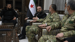 اجتماع وزير الدفاع اللواء مرهف أبو قصرة مع وفد من اللواء الثامن 12-2-2025  (4).jpg