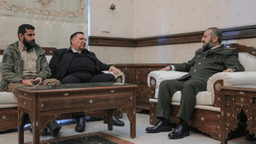 وزارة الدفاع السورية تبدأ بعقد جلسات تنظيمية مع القيادات العسكرية للبدء بعملية انخراط الفصائل في وزارة الدفاع 4-1-2025 (3).jpg