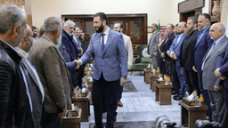 رئيس الجمهورية العربية السورية السيد أحمد الشرع يلتقي بأعيان ووجهاء محافظة إدلب  15-2-2025 (1).jpg