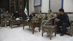 اجتماع وزير الدفاع اللواء مرهف أبو قصرة مع وفد من اللواء الثامن 12-2-2025  (3).jpg