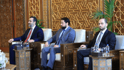 استقبل رئيس الجمهورية العربية السورية السيد أحمد الشرع بحضور وزير الخارجية والمغتربين السيد أسعد الشيباني وزير الخارجية التركي السيد هاكان فيدان والوفد المرافق له7-8-2025-2.jpg