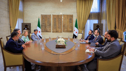 التقى وزير الخارجية والمغتربين السيد أسعد حسن الشيباني في العاصمة دمشق البارونة نيكولسون من منتربورن، عضو مجلس اللوردات ورئيسة وفد رجال أعمال بريطاني 27-8-2025-1.jpg