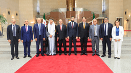 استقبل السيد الرئيس أحمد الشرع وفداً إعلامياً عربياً، يضم مديري مؤسسات إعلامية ورؤساء تحرير صحف عربية ووزراء إعلام سابقين 24-8-2025-3.jpg