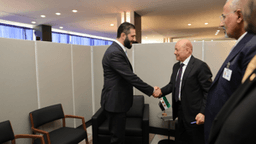 رئاسة الجمهورية العربية السورية- الشرع يلتقي برئيس مجلس القيادة الرئاسي اليمني رشاد العليمي 23-9-2025-3.jpg