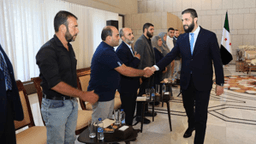 استقبل السيد الرئيس أحمد الشرع اليوم عدداً من الناجين من مجازر الكيماوي 23-8-2025.jpg