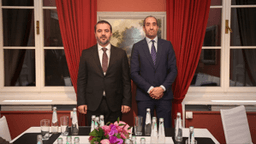وزير الخارجية السيد أسعد الشيباني يلتقي السيد هشام خضراوي المدير التنفيذي لمركز المدنيين في الصراعات على هامش مؤتمر ميونخ للأمن 15-2-2025 (1).jpg