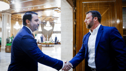 استقبل الرئيس أحمد الشرع بحضور وزير الخارجية والمغتربين السيد أسعد حسن الشيباني ووزير الداخلية السيد أنس خطاب وفدًا من أعضاء مجلسي النواب والشيوخ الأمريكي في العاصمة دمشق 19-8-2025-3.jpg