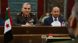 وزير الدفاع اللواء مرهف أبو قصرة ورئيس هيئة الأركان اللواء علي النعسان يستقبلون وفدا عسكريا من وزارة الدفاع التركية 30-1-2025 (2).jpg