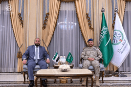 لقاء وزير الدفاع السوري برئيس ‎هيئة الأركان العامة في المملكة العربية السعودية الفريق الأول الركن فياض الرويلي 2-1-2025 (1).jpg