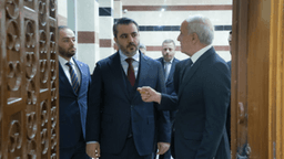 معالي وزير الخارجية والمغتربين السيد أسعد الشيباني يزور سفارة الجمهورية العربية السورية في العاصمة السعودية الرياض 2-1-2025 (3).jpg