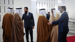 لقاء القائد أحمد الشرع ومعالي وزير الخارجية السيد أسعد الشيباني مع سعادة وزير خارجية المملكة البحرينية الدكتور عبد اللطيف بن راشد الزياني في دمشق 8-1-2025 (6).jpg