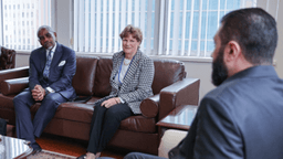 رئاسة الجمهورية العربية السورية- الشرع يلتقي بالسيناتور جين شاهين عضو مجلس الشيوخ الأمريكي والنائب غريغوري ميكس عضو مجلس النواب الأمريكي 23-9-2025-1.jpg