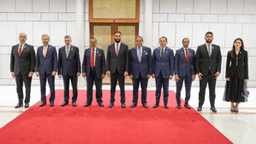 رئاسة الجمهورية العربية السورية- الرئيس الشرع يلتقي رجل الأعمال الإماراتي خلف الحبتور والوفد المرافق له 10-9-2025-1.jpg