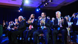 رئاسة الجمهورية العربية السورية- الشرع يجري حوارًا مع الجنرال ديفيد بترايوس 22-9-2025-3.jpg