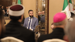 رئيس الجمهورية السيد أحمد الشرع يلتقي وجهاء وأعيان محافظة حلب خلال زيارته للمدينة 15-2-2025 (1).jpg