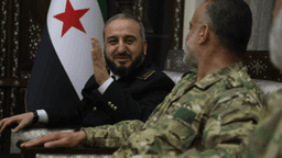 اجتماع وزير الدفاع اللواء مرهف أبو قصرة مع وفد من اللواء الثامن 12-2-2025  (1).jpg