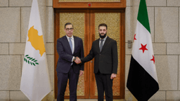 رئيس الجمهورية العربية السورية السيد أحمد الشرع برفقة وزير الخارجية السيد أسعد الشيباني يستقبلان في قصر الشعب بدمشق وفدًا قبرصيًّا رفيع المستوى برئاسة السيد كونستاندينوس كومبوس وزير خارجية قبرص 20-2-2025 (2).jpg