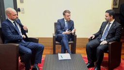 لقاء وزير الخارجية السوري السيد أسعد الشيباني بالرئيس الفرنسي إيمانويل ماكرون 13-2-2025 (2).jpg