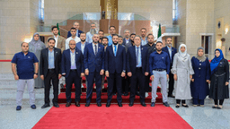 استقبل السيد الرئيس أحمد الشرع اليوم عدداً من الناجين من مجازر الكيماوي 23-8-2025-1.jpg