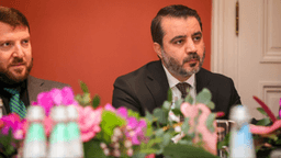 وزير الخارجية السيد أسعد الشيباني يلتقي السيد هشام خضراوي المدير التنفيذي لمركز المدنيين في الصراعات على هامش مؤتمر ميونخ للأمن 15-2-2025 (3).jpg