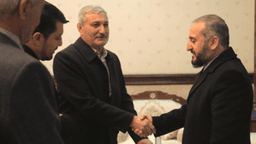 لقاء جمع اللواء المهندس مرهف أبو قصرة وزير الدفاع مع العقيد المنشق رياض الأسعد حول دور الضباط المنشقين في المرحلة القادمة 17-1-2025 (1).jpg