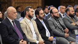 استقبل رئيس الجمهورية العربية السورية، السيد أحمد الشرع، وفدًا من الفعاليات المجتمعية في محافظة إدلب، ضمّ عددًا من الوزراء، إلى جانب أكاديميين وسياسيين وأعضاء في النقابات المهنية. 13-8-2025-5.jpg