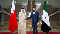 لقاء القائد أحمد الشرع ومعالي وزير الخارجية السيد أسعد الشيباني مع سعادة وزير خارجية المملكة البحرينية الدكتور عبد اللطيف بن راشد الزياني في دمشق 8-1-2025 (4).jpg