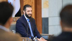 استقبل السيد الرئيس أحمد الشرع اليوم عدداً من الناجين من مجازر الكيماوي 23-8-2025-5.jpg