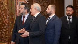 معالي وزير الخارجية والمغتربين السيد أسعد الشيباني يزور سفارة الجمهورية العربية السورية في العاصمة السعودية الرياض 2-1-2025 (2).jpg
