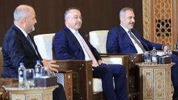 استقبل رئيس الجمهورية العربية السورية السيد أحمد الشرع بحضور وزير الخارجية والمغتربين السيد أسعد الشيباني وزير الخارجية التركي السيد هاكان فيدان والوفد المرافق له7-8-2025-3.jpg