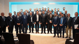 وزير الخارجية والمغتربين السيد أسعد الشيباني يلتقي بالجالية السورية ورجال الأعمال السوريين على هامش القمة العالمية للحكومات 11-2-2025 (4).jpg