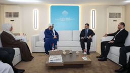 اجتماع جانبي لوزير الخارجية السيد أسعد الشيباني مع وزير شؤون مجلس الوزراء الإماراتي السيد محمد عبد الله القرقاوي 11-2-2025 (2).jpg