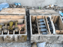 سلاح في القرداحة.jpg