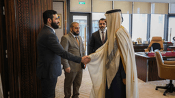 لقاء وزير الخارجية السيد أسعد الشيباني ووزير الدفاع اللواء مرهف أبو قصرة ورئيس جهاز الاستخبارات العامة أنس خطاب مع معالي رئيس مجلس الوزراء ووزير الخارجية القطري الشيخ محمد بن عبد الرحمن بن جاسم آل ثاني 5-1-2025 (2).jpg