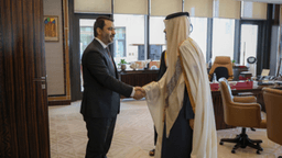 لقاء وزير الخارجية السيد أسعد الشيباني ووزير الدفاع اللواء مرهف أبو قصرة ورئيس جهاز الاستخبارات العامة أنس خطاب مع معالي رئيس مجلس الوزراء ووزير الخارجية القطري الشيخ محمد بن عبد الرحمن بن جاسم آل ثاني 5-1-2025 (1).jpg