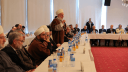 رئيس الجمهورية العربية السورية السيد أحمد الشرع يلتقي بوجهاء وأعيان محافظة اللاذقية خلال زيارته المدينة 16-2-2025 (5).jpg