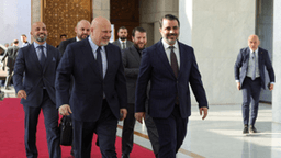 القائد أحمد الشرع ووزير الخارجية السيد أسعد الشيباني يلتقيان وفدا من المحكمة الجنائية الدولية برئاسة السيد كريم أحمد خان المدعي العام للمحكمة الجنائية الدولية 17-1-2025 (2).jpg