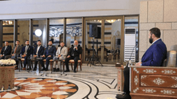 التقى رئيس الجمهورية العربية السورية السيد أحمد الشرع، مجموعة من فريق تصميم الهوية البصرية الجديدة 9-7-2025.jpg