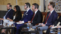 رئاسة الجمهورية العربية السورية- التقى أحمد الشرع باحثين وصحفيين من كُبرى المراكز البحثية والصحف ووكالات الأنباء العالمية 18-9-2025-1.jpg