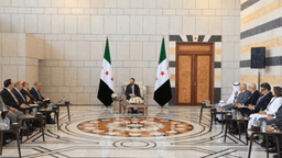 استقبل السيد الرئيس أحمد الشرع وفداً إعلامياً عربياً، يضم مديري مؤسسات إعلامية ورؤساء تحرير صحف عربية ووزراء إعلام سابقين 24-8-2025.jpg