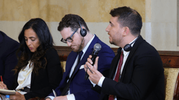 رئاسة الجمهورية العربية السورية- التقى أحمد الشرع باحثين وصحفيين من كُبرى المراكز البحثية والصحف ووكالات الأنباء العالمية 18-9-2025-4.jpg