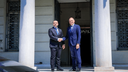 وزير الخارجية والمغتربين السيد أسعد حسن الشيباني يلتقي في العاصمة اليونانية أثينا نظيره اليوناني 20-8-2025.jpg