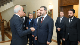 معالي وزير الخارجية والمغتربين السيد أسعد الشيباني يزور سفارة الجمهورية العربية السورية في العاصمة السعودية الرياض 2-1-2025 (1).jpg