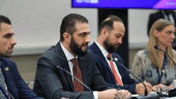 رئاسة الجمهورية العربية السورية- الشرع يلتقي مجموعة من كبار المستثمرين والخبراء الاقتصاديين 22-9-2025-1.jpg