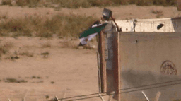 رفع علم الثورة السورية على معبر مدينة تل ابيض 15-6-2015.jpg