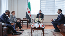 رئاسة الجمهورية العربية السورية- الشرع يلتقي بالسيناتور جين شاهين عضو مجلس الشيوخ الأمريكي والنائب غريغوري ميكس عضو مجلس النواب الأمريكي 23-9-2025-2.jpg